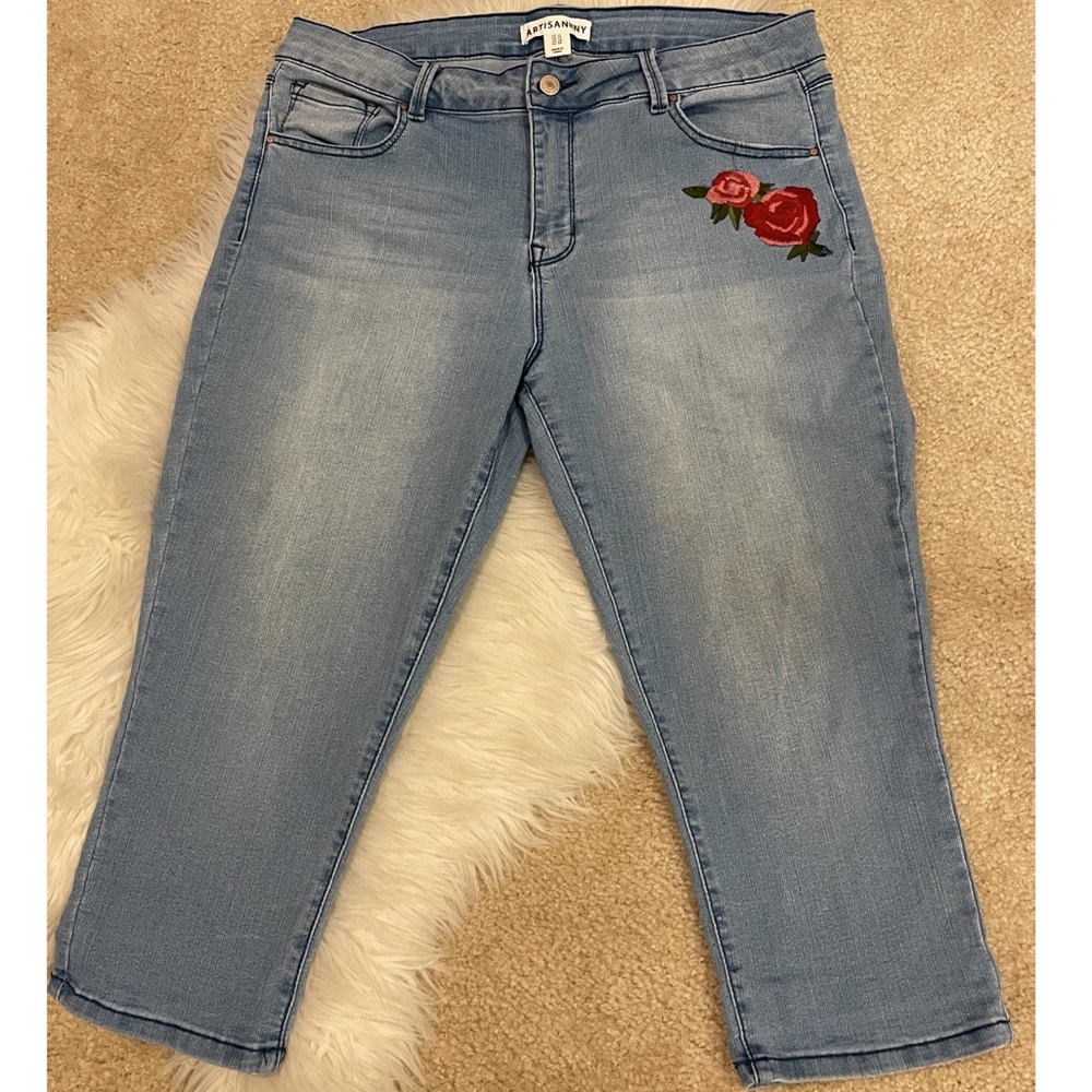 • Cropped Jeans •